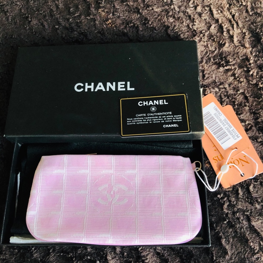 AUTHENTIC CHANEL CLOTH PURSE LIKE NEW